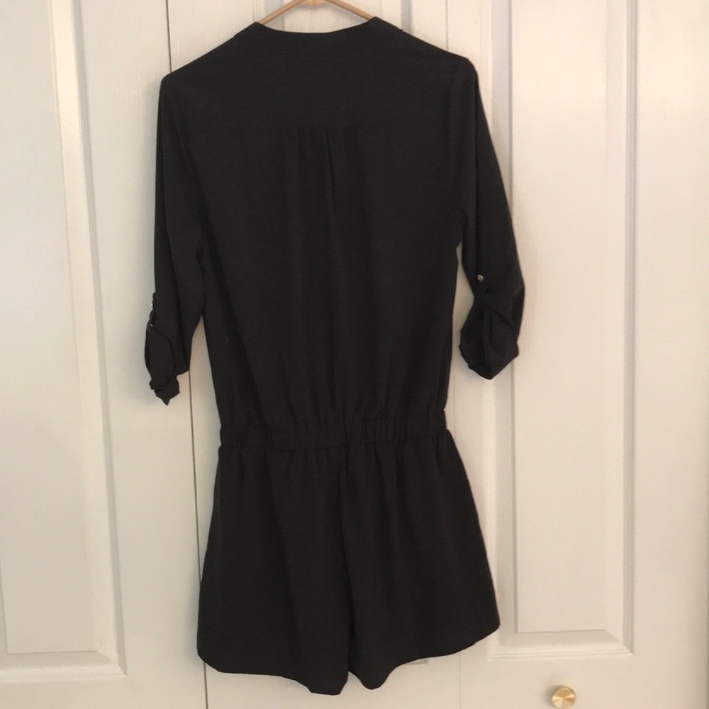 Black V-neck Romper - Picture 4 of 4